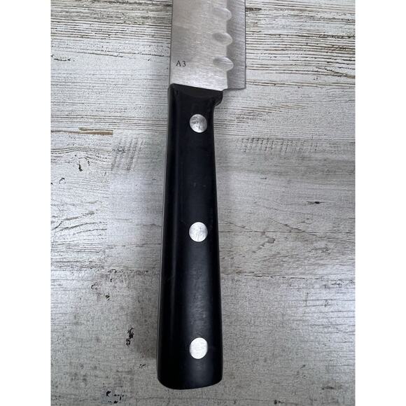 Oneida Classic Collection 7" and 5" and Santoku Knives (2) - Picture 5 of 8